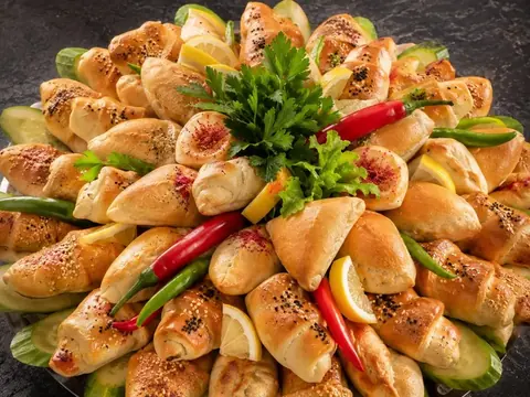 صحن معجنات مشكل