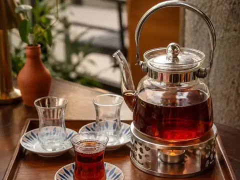 براد شاي تلقيمة